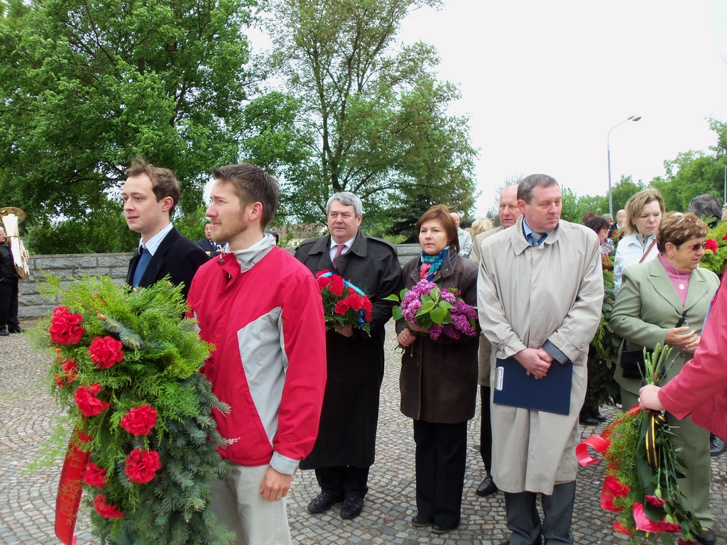 Třetí z leva V. Filip, M. Vostrá a J. Maštálka